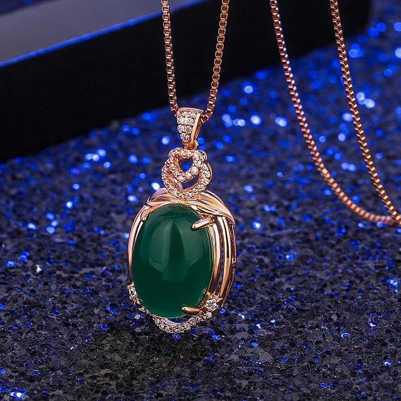 Verdeluxe Pendant Necklace