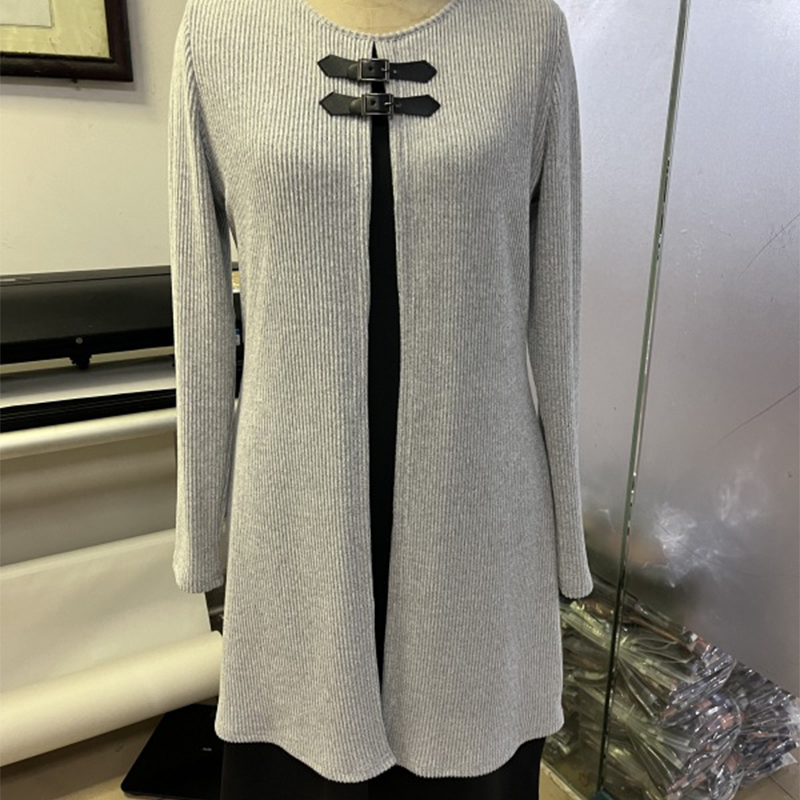 💃🌸 Women’s A-line knee-length dress with a subtle two-piece look